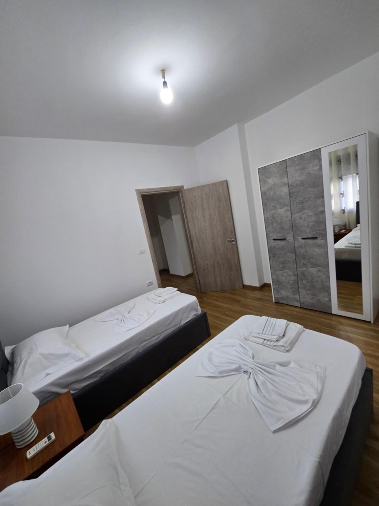 Brana Apartments Sarandë Esterno foto