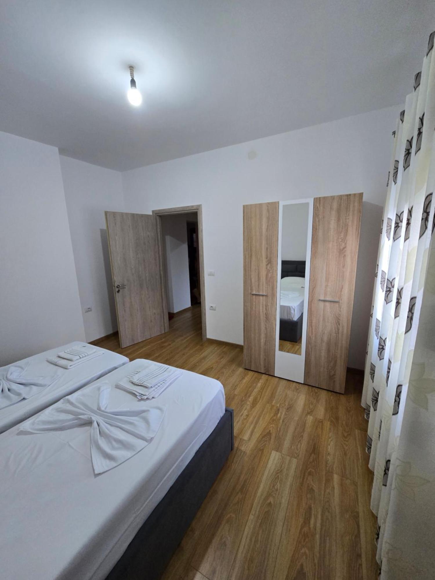 Brana Apartments Sarandë Esterno foto