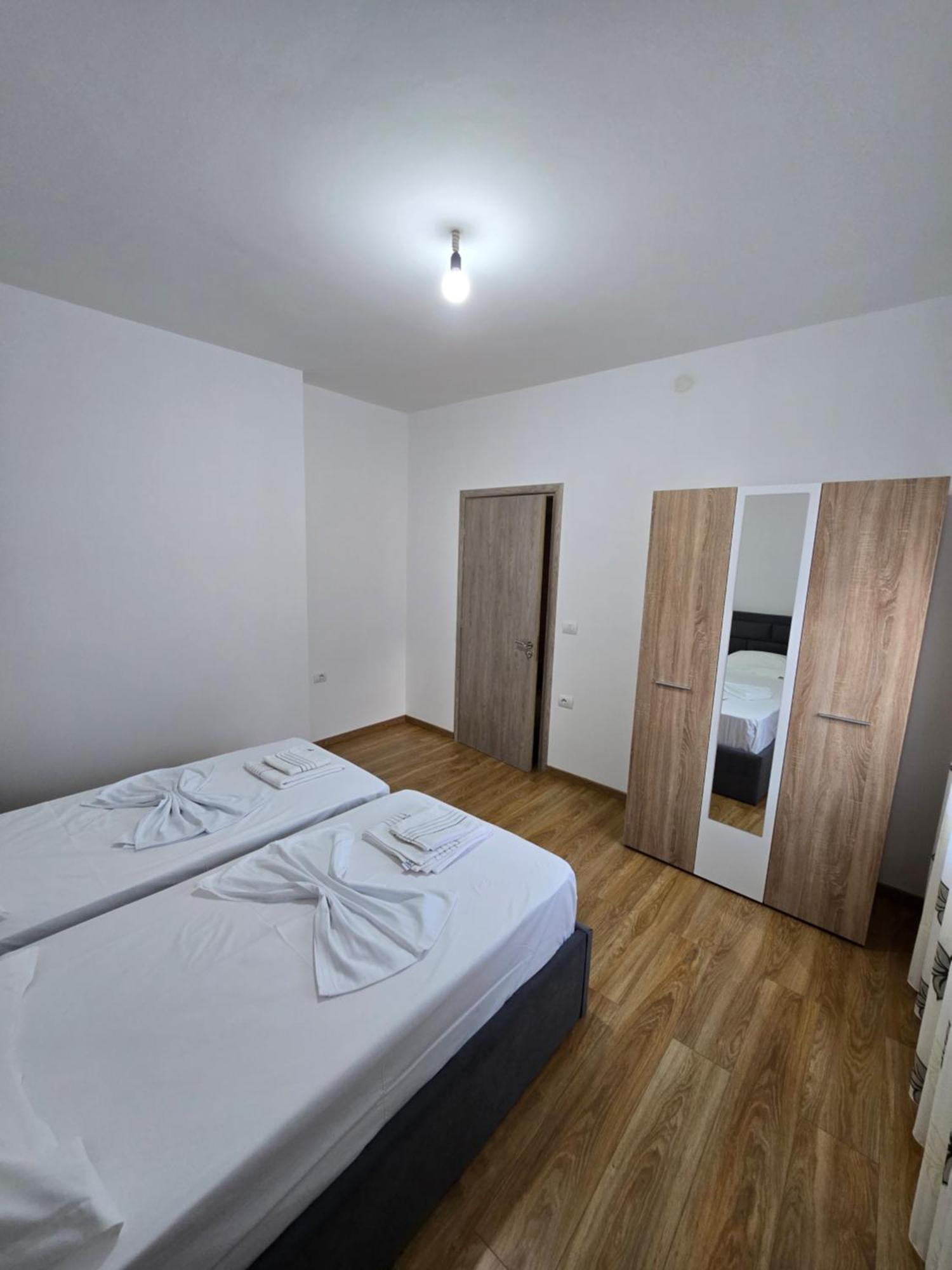 Brana Apartments Sarandë Esterno foto